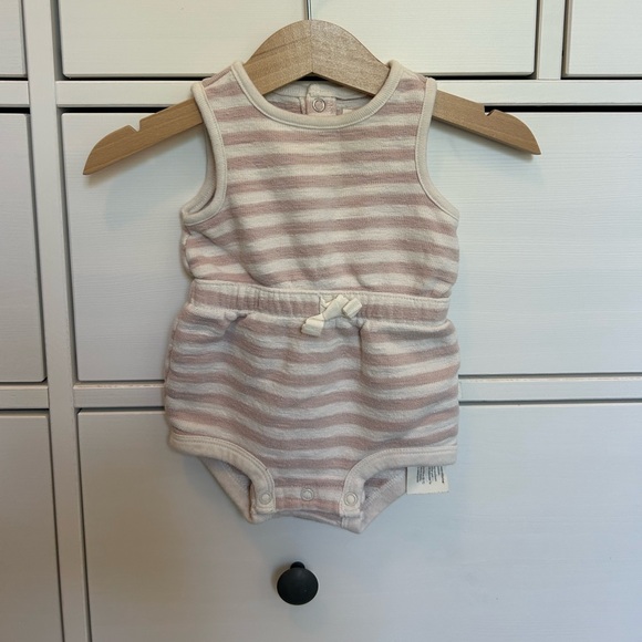 Little Planet Other - Little planet pink and white romper size 3 months